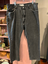 Load image into Gallery viewer, 11 - Vintage Y2K Levi’s 505 - 2003 - 40/30