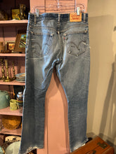Load image into Gallery viewer, 02 - Vintage Y2K 517 Levi’s - 2004 - 34/34