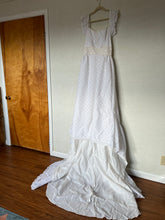 Load image into Gallery viewer, Vintage Wedding Dress
