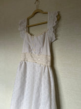 Load image into Gallery viewer, Vintage Wedding Dress