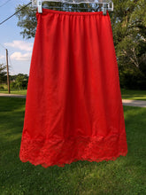 Load image into Gallery viewer, Vintage Skirt Slip