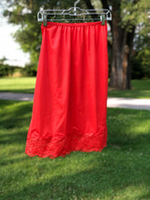 Load image into Gallery viewer, Vintage Skirt Slip
